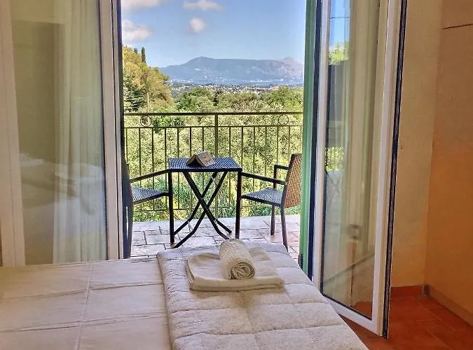 Gastouri Pascalia With Heated Pool In October And Views *