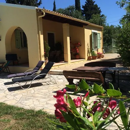 别墅 Gastouri Pascalia With Heated Pool In October And Views Achílleion