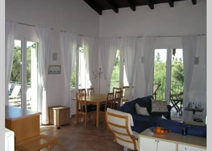 Gastouri Pascalia With Heated Pool In October And Views Ahílio
