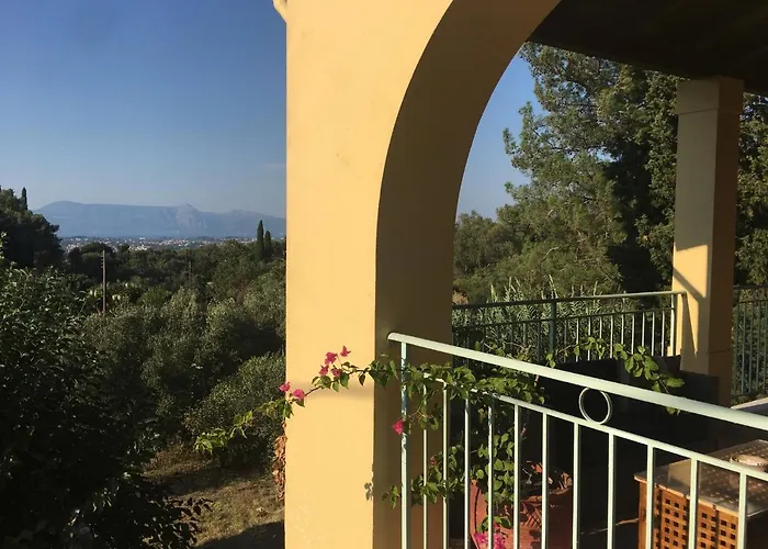 Gastouri Pascalia With Heated Pool In October And Views *